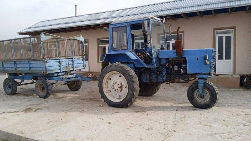 Traktor , ishga yaroqli,pritsepi bilan beriladi