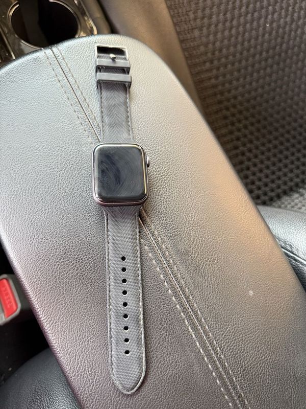 Apple watch 5 sotiladi Apple watch 5 sotiladi