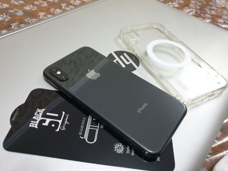 Iphone Xs Black 64GB Bat 100% Uselenniy Xammayogi ishlid Iphone Xs Black 64GB Bat 100% Uselenniy Xammayogi ishlid