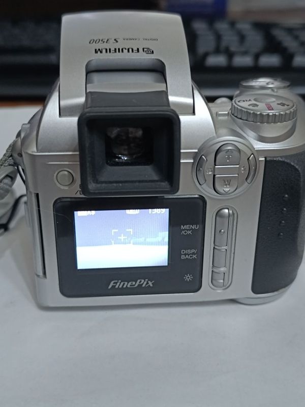 Продается фотоаппарат Fujifilm Продается фотоаппарат Fujifilm