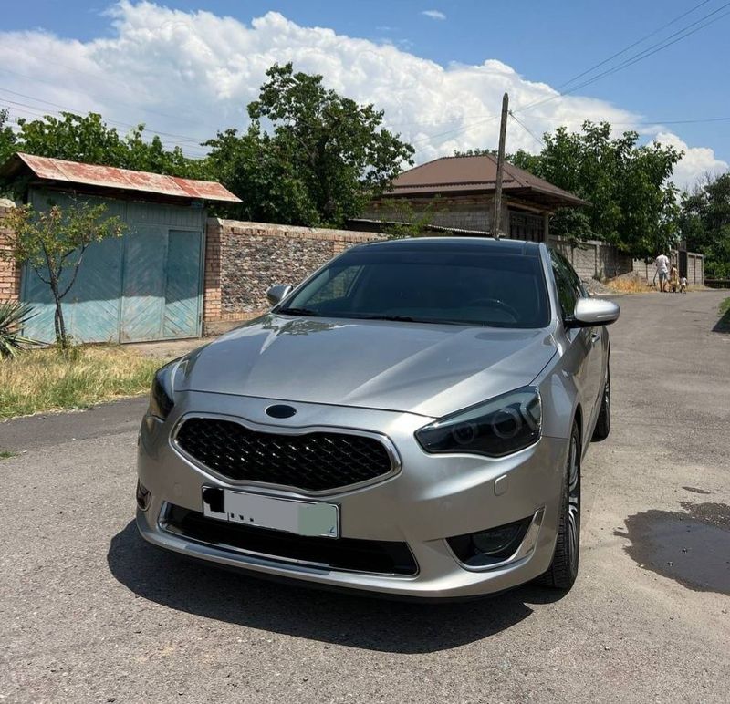 Kia Cadenza sotiladi Kia Cadenza sotiladi
