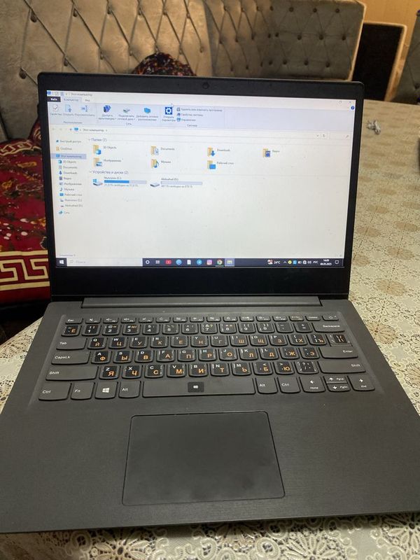 Lenovo notebook sotiladi Lenovo notebook sotiladi