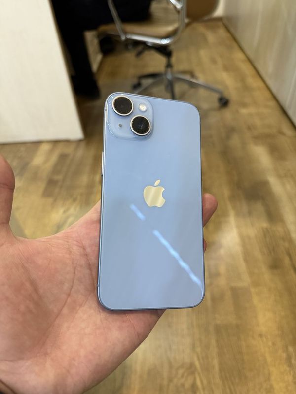 Iphone 14 blue.