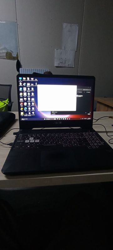 Noutbuk sotiladi 12 oy garantiyasi bor umuman aybi yoq Noutbuk sotiladi 12 oy garantiyasi bor umuman aybi yoq