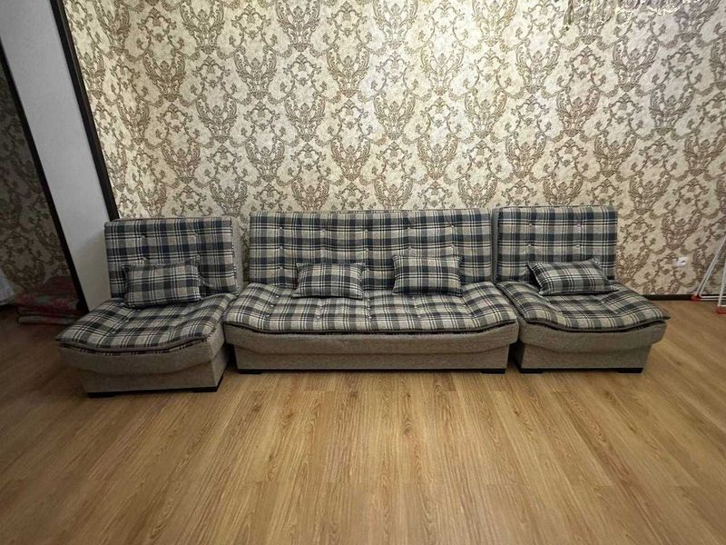 Продается диван с двумя креслами в отличном состоянии