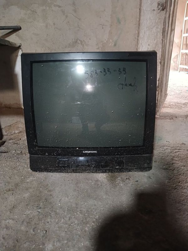 Televizorlar sotiladi remont qilish kere nimasi ketkanini bilmiman Televizorlar sotiladi remont qilish kere nimasi ketkanini bilmiman