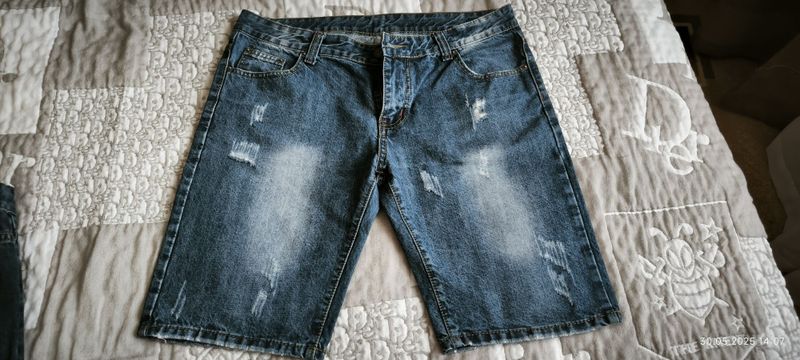 Продаются мужские, джинсовые шорты. Продаются мужские, джинсовые шорты.