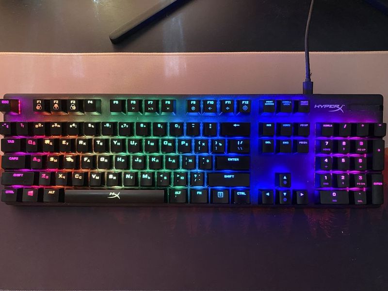 • Механическая клавиатура HyperX Red (RGB, Alloy Origins) • Механическая клавиатура HyperX Red (RGB, Alloy Origins)