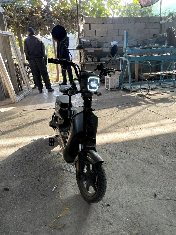 Skuter hamma narsasi bor prava shart emas