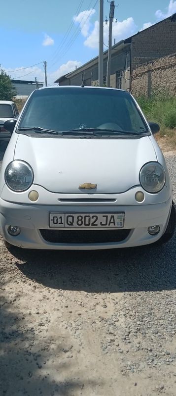 Matiz 2002 yil sotiladi xolati yaxwi. Rangi oq. Urilmagan. Kraska bor.