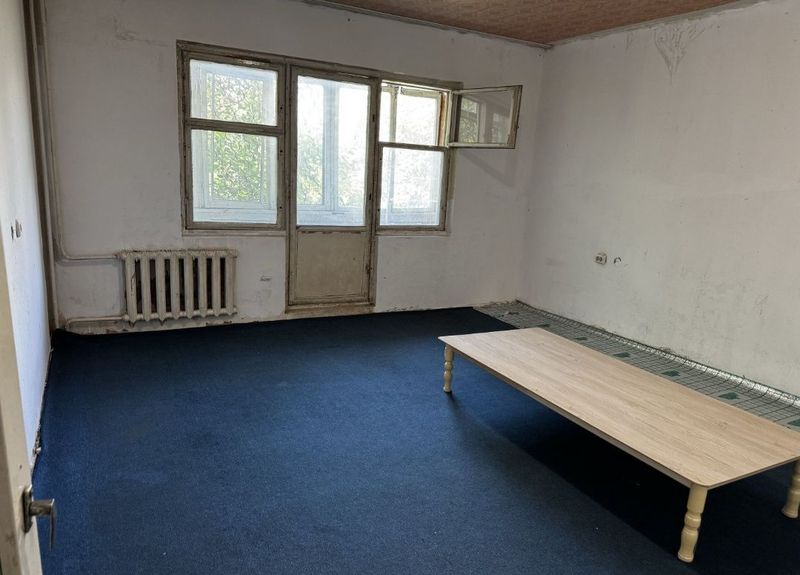 Srochna arenda kvartira. Parkenskiy bazar. 2-xonali