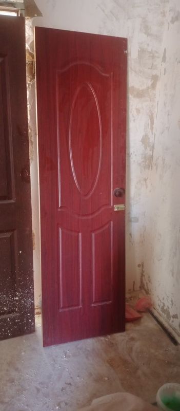 eshiklar sotiladi.