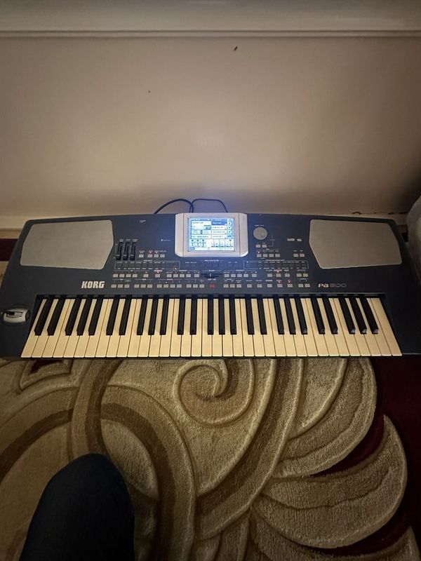 Korg PA500 sintezator srochno sotiladi