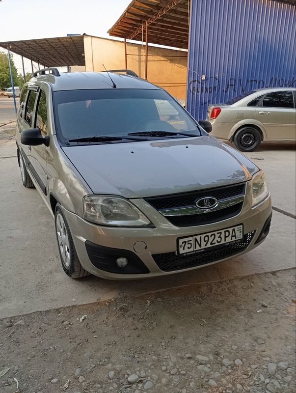 Lada largus 2013 Lada largus 2013