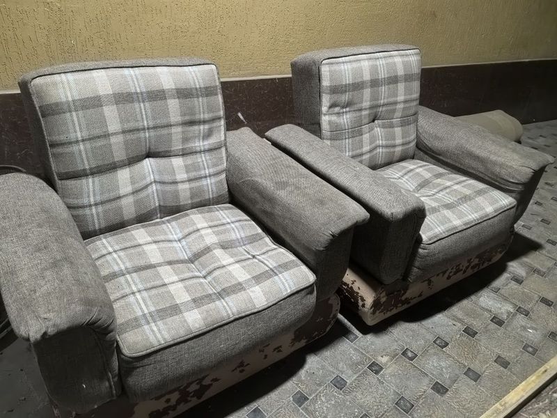 Диван и кресло в хорошем состоянии Диван и кресло в хорошем состоянии