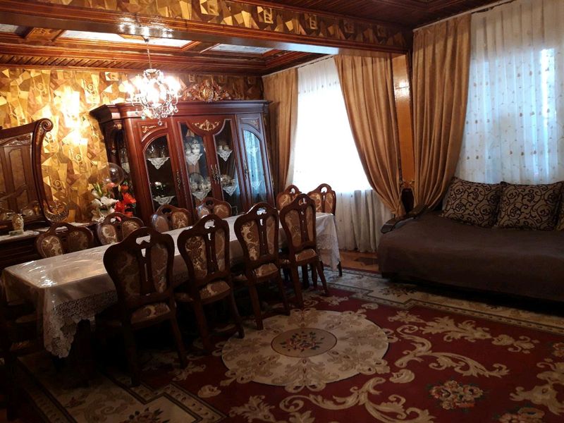 стол и стуля+комод