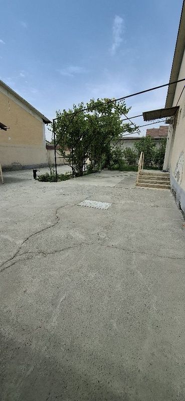 Участка (ховли) сотилади