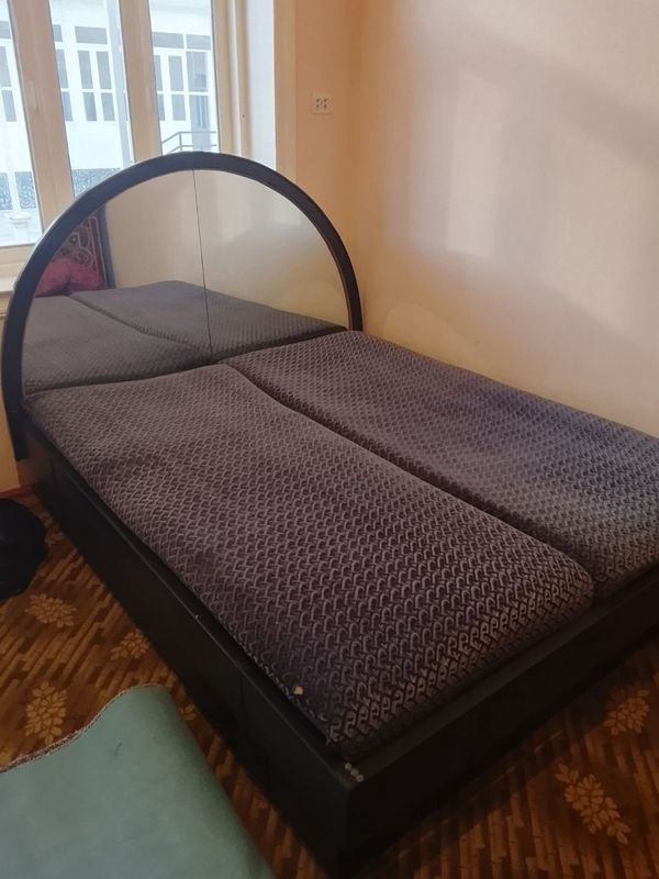Mustahkam 2 kishilik divan sotiladi Mustahkam 2 kishilik divan sotiladi