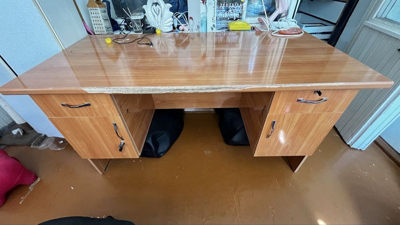 Продам компьютерный стол