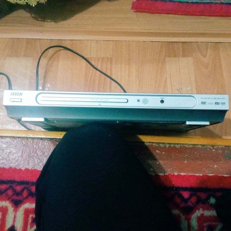 Двд плеер ВВК 100000 сум