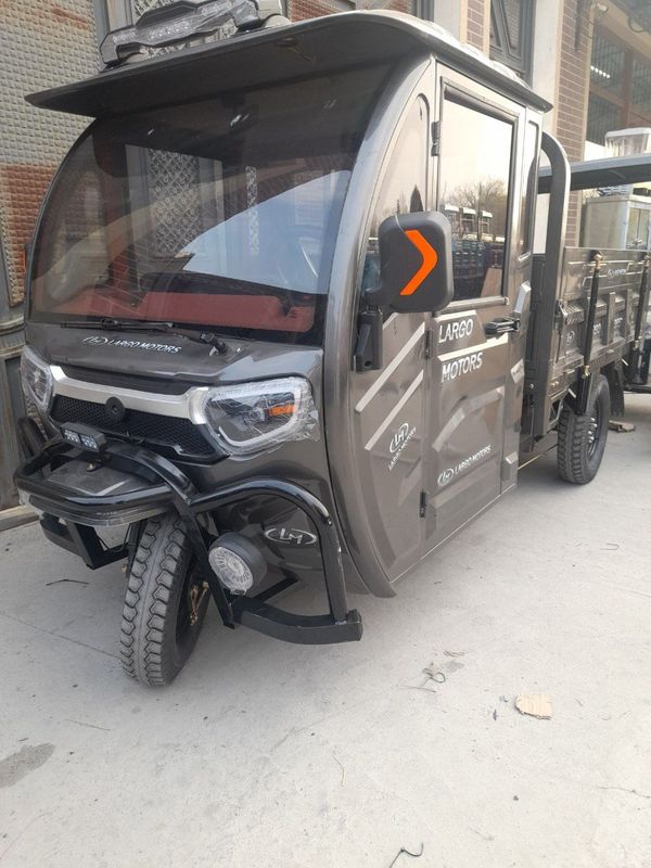 Motoroller sotiladi