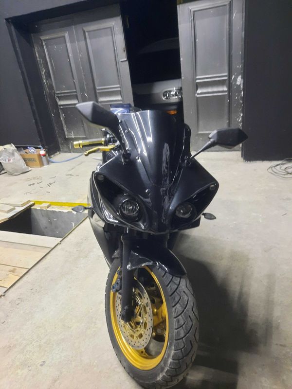 Yamaha r1 korpusda thudercat Yamaha r1 korpusda thudercat