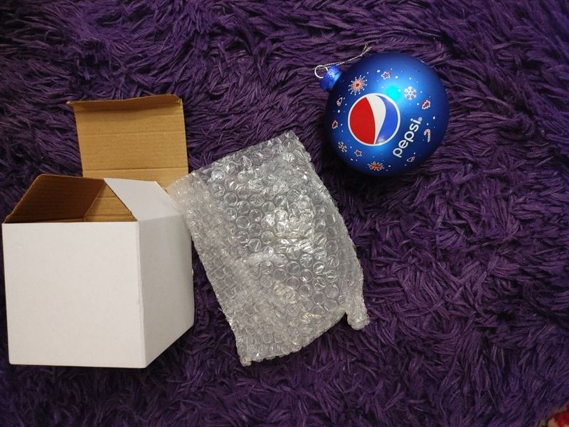 Продается ёлочная игрушка с логотипом Pepsi