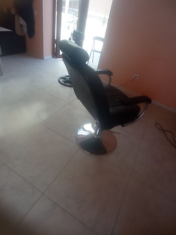 Salon jihozlari yangi ishlatilganiga 3oy bulgan Salon jihozlari yangi ishlatilganiga 3oy bulgan