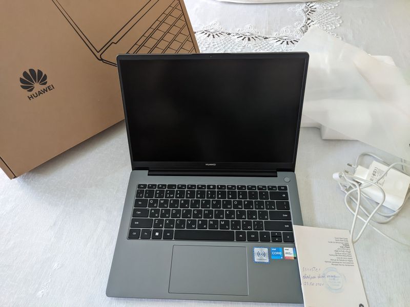 Huawei MateBook D14 (2023) / Core i5 1240P Huawei MateBook D14 (2023) / Core i5 1240P