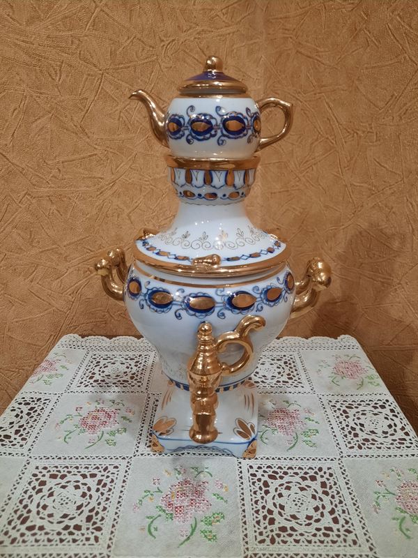 Сувенир-самовар с чайником, фарфор, Гжель, в абсолютно идеальном сос
