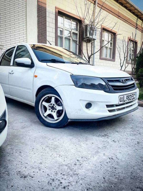 sotiladi srochno granta sport 2015 oq gaz 1.6 sotiladi srochno granta sport 2015 oq gaz 1.6