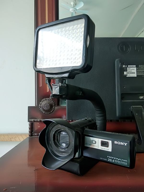 SONY HDR-PJ580 — Projektorli Videokamera!