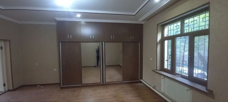 Шкаф сотилади холати зур бута 2 та шкаф 1 таси сотилади Шкаф сотилади холати зур бута 2 та шкаф 1 таси сотилади