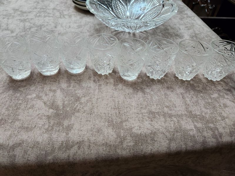 Продам хрустальные рюмки,фруктовницу Продам хрустальные рюмки,фруктовницу