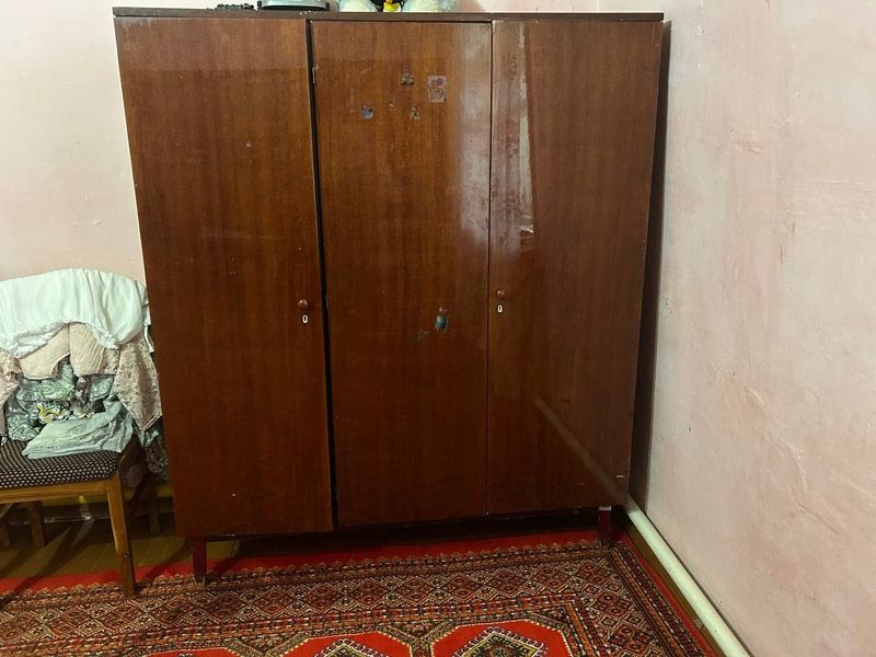 Продается шкаф старый Продается шкаф старый