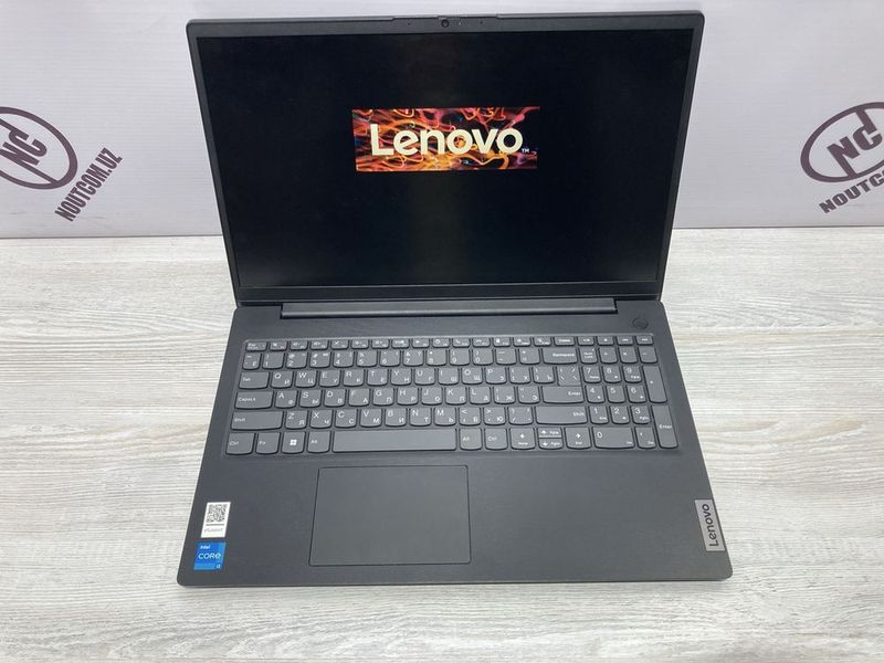 Lenovo V15 i3-1215U 8/512