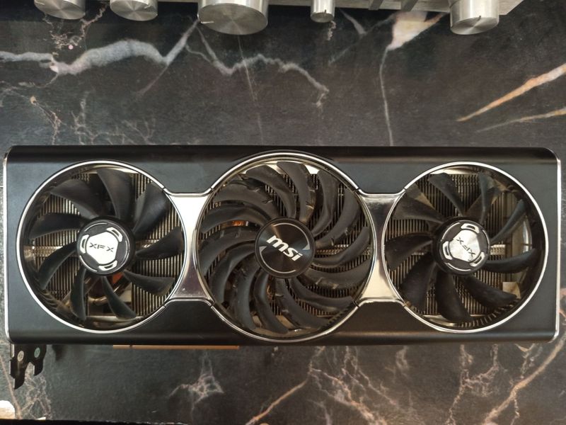 Продаю видеокарту XFX RX 5700 XT THICC III Ultra