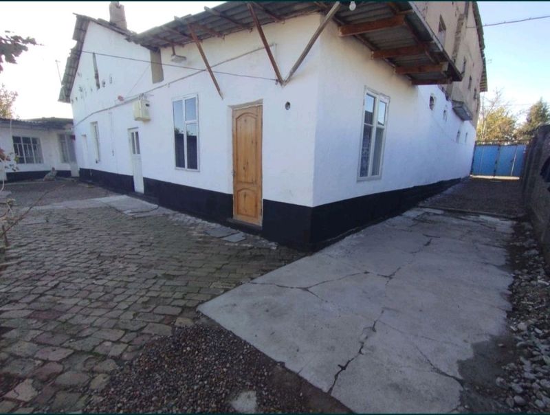 xovli xonadon sotiladi Nurafshon shaharda xovli xonadon sotiladi Nurafshon shaharda