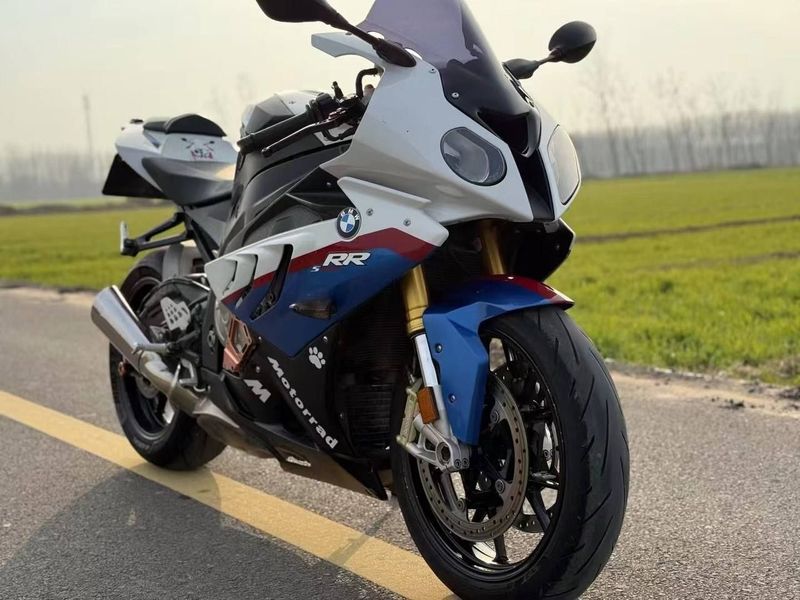 BMW S1000RR sotiladi