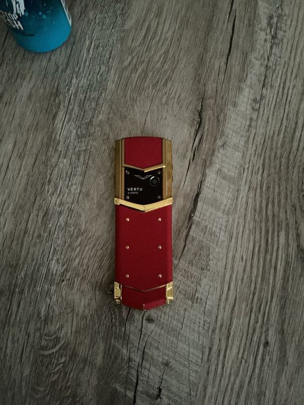 Vertu signature 3kun telefon ustada payt ishladi 249.000 sotiladi