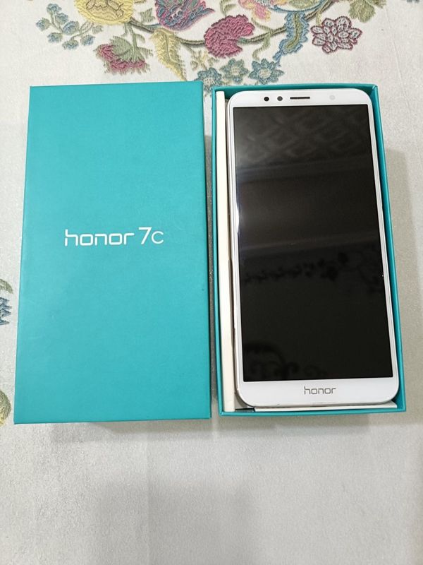 Honor 7c модель AUM-L41, цвет золотистый, RAM 3 ГБ ROM 32 ГБ Honor 7c модель AUM-L41, цвет золотистый, RAM 3 ГБ ROM 32 ГБ