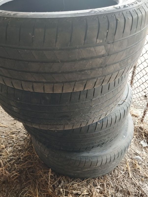 Bridgeston 215/55 R17 Bridgeston 215/55 R17