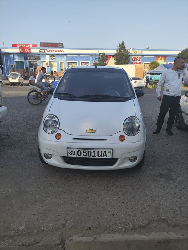 Oq matiz sotiladi