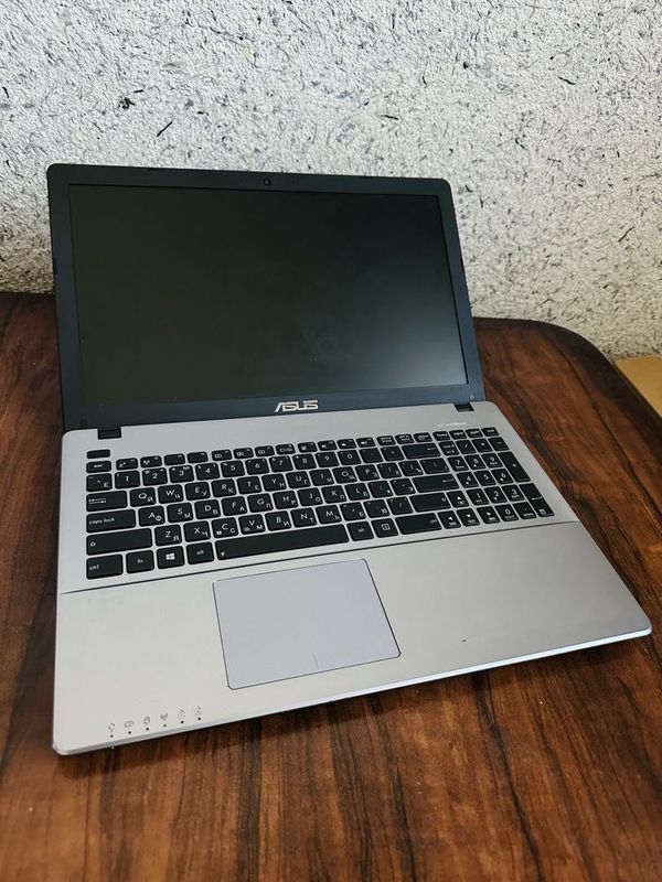 Asus core i5 holati yaxshi turibdi aybi yuq