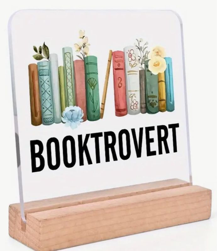 Акриловый стенд BOOKTROVERT Акриловый стенд BOOKTROVERT