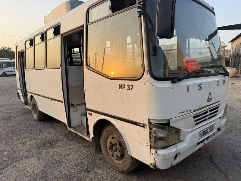 Isuzu Avtobus sotiladi
