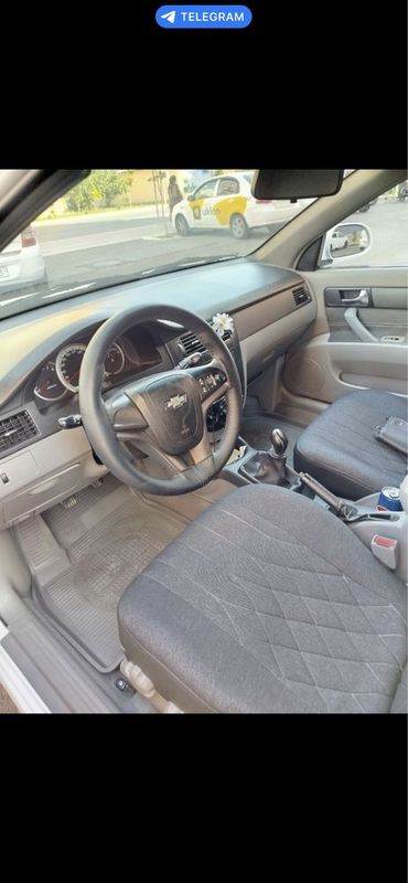 Lacetti moshina 2010