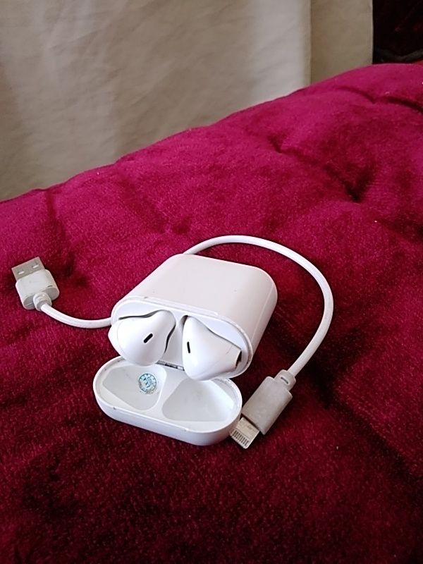 Airpods + zaryadchik Airpods + zaryadchik