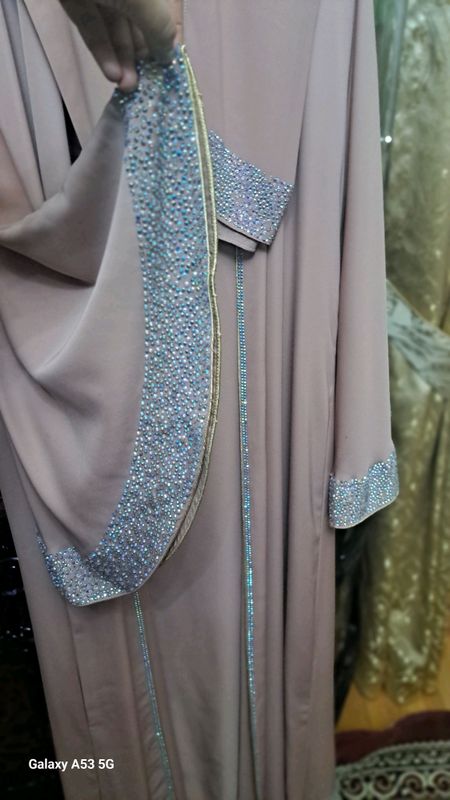 Dubayskiy Abaya troyka belbogi ham bor Dubayskiy Abaya troyka belbogi ham bor