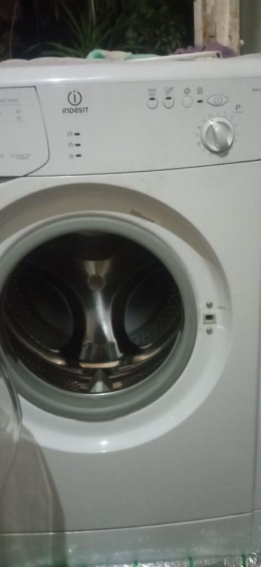 Kir yuvish mashina. INDESIT avtomat Kir yuvish mashina. INDESIT avtomat
